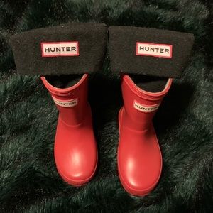 Hunter Toddler size 6 Red boots & Black Cold Weather Inserts (bought separate)